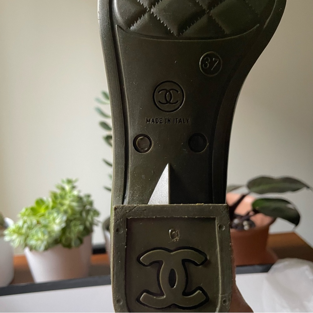 HOST PICK⭐️Authentic Chanel Camellia Flower Rain Boots ❤️ khaki Green 💚 - Picture 14 of 16